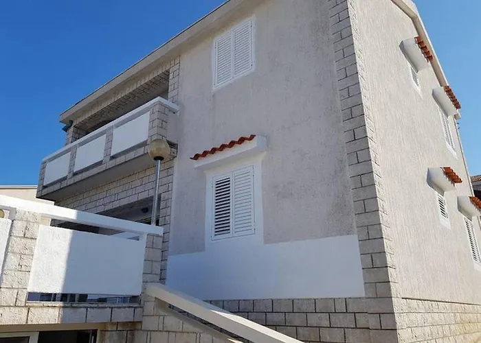 Mim Apartman Pag Town